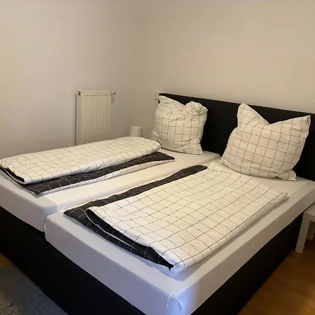 Am Waldrand * טראבן-טרארבאך